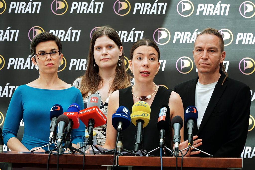 Piráti začali se sběrem podpisů k ústavní stížnosti ve věci služebního zákona. Brání tak nezávislou státní správu před politickými trafikami