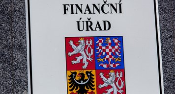 Finanční úřad by měl stejně jako další úřady pomáhat lidem, ne jim škodit, tvrdí zastupitel Valašského Meziříčí, Denis Rychtar