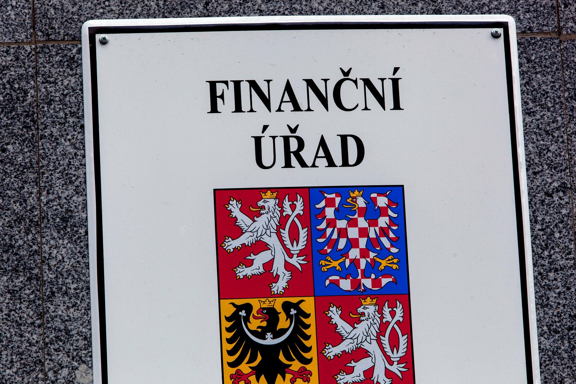 Finanční úřad by měl stejně jako další úřady pomáhat lidem, ne jim škodit, tvrdí zastupitel Valašského Meziříčí, Denis Rychtar